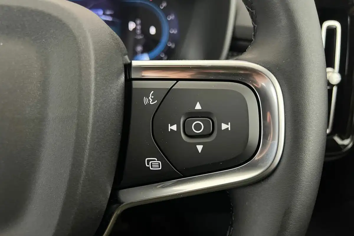 2024-volvo-xc40-20-b3-plus-big-11