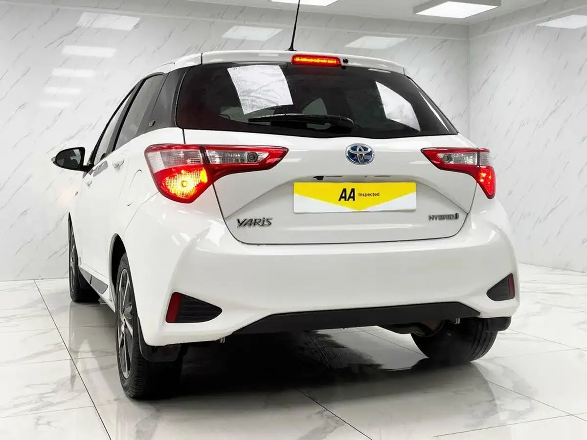 2020-toyota-yaris-15-vvt-i-y20-98bhp-hybrid-1497cc-e-cvt-big-6