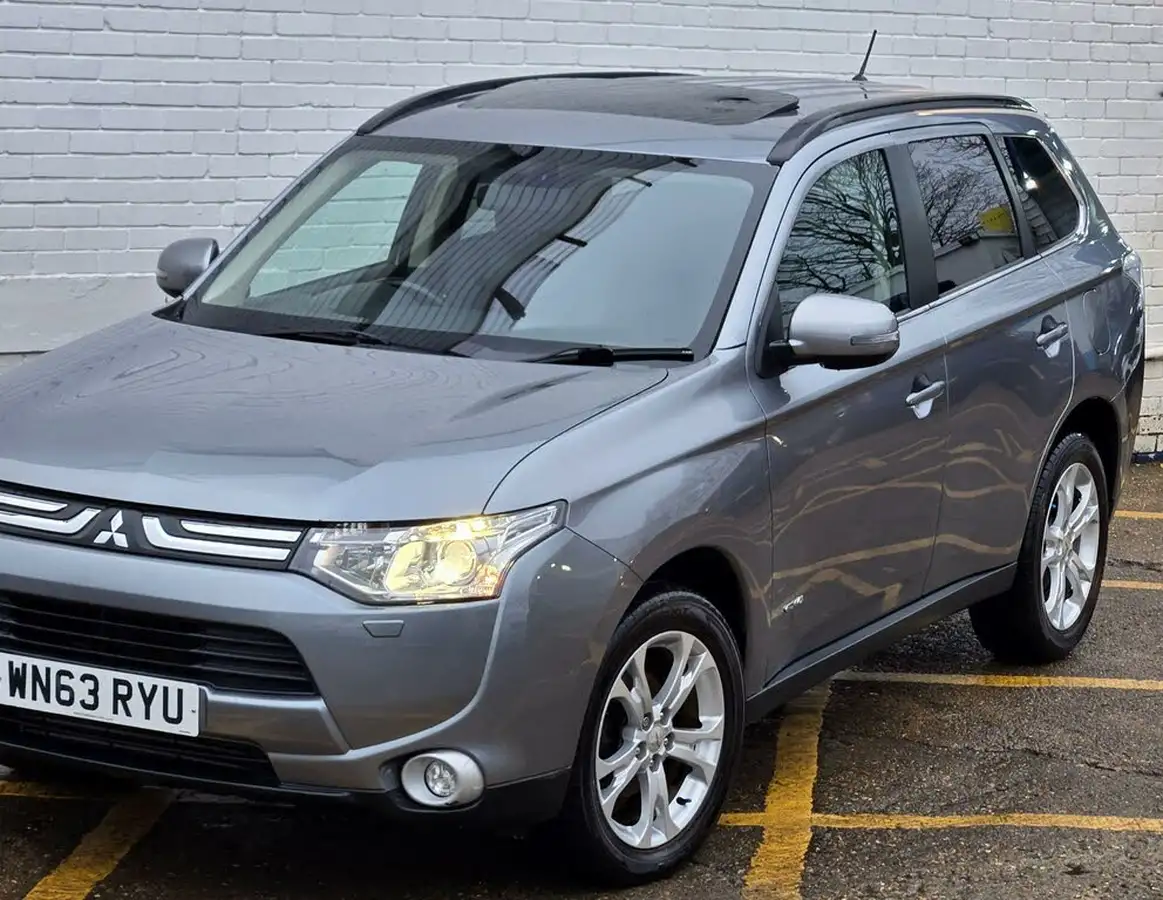 2013-mitsubishi-outlander-22di-d-gx4-big-26