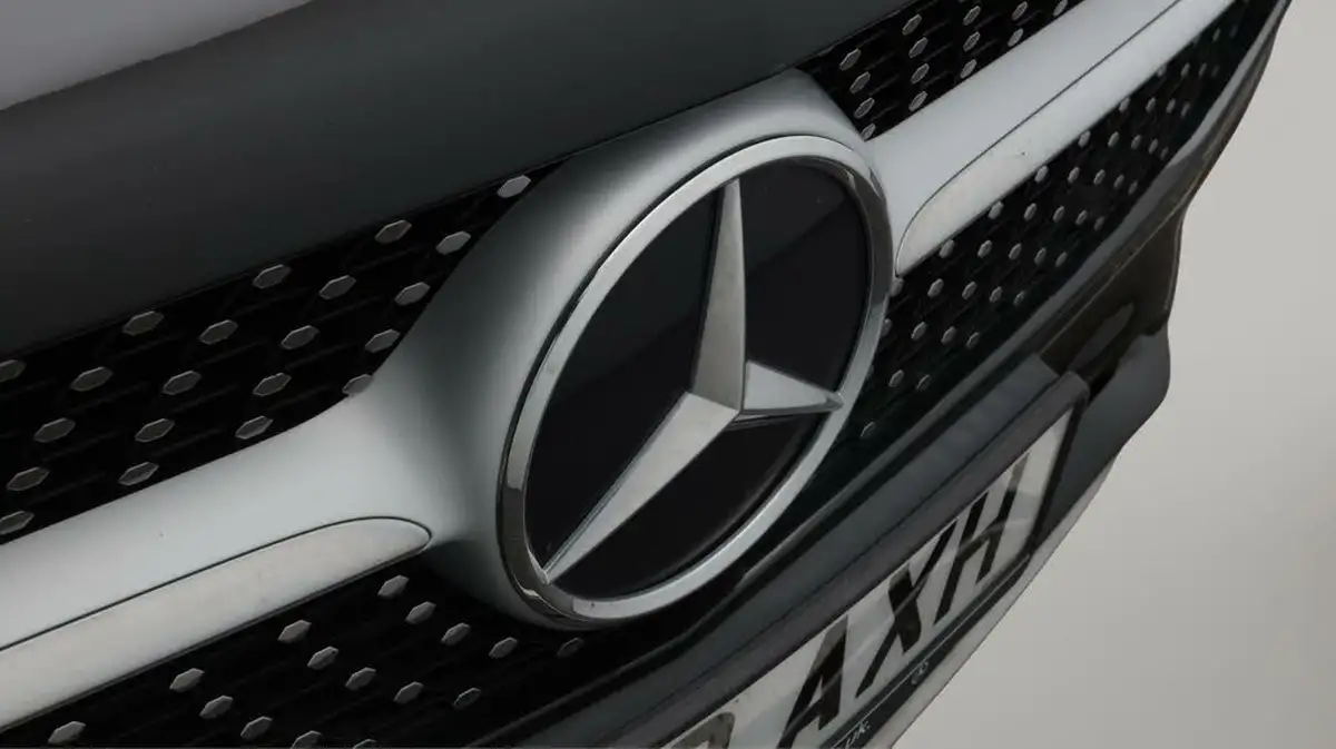 2020-mercedes-benz-a-class-13-a200-amg-line-executive-hatchback-5d-big-23