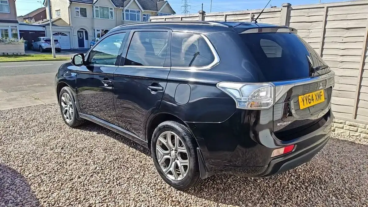 2015-mitsubishi-outlander-20-gx4h-big-2