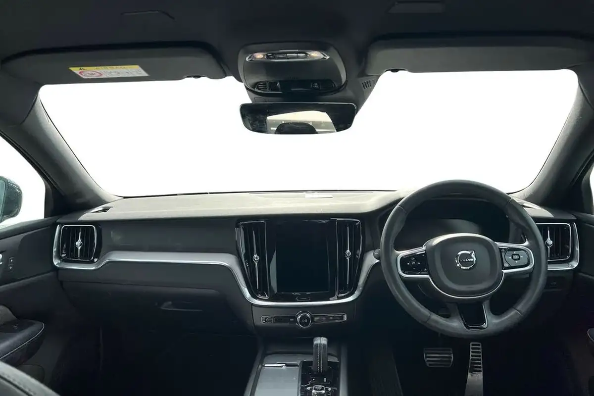 2021-volvo-v60-20-b3-r-design-160bhp-big-5