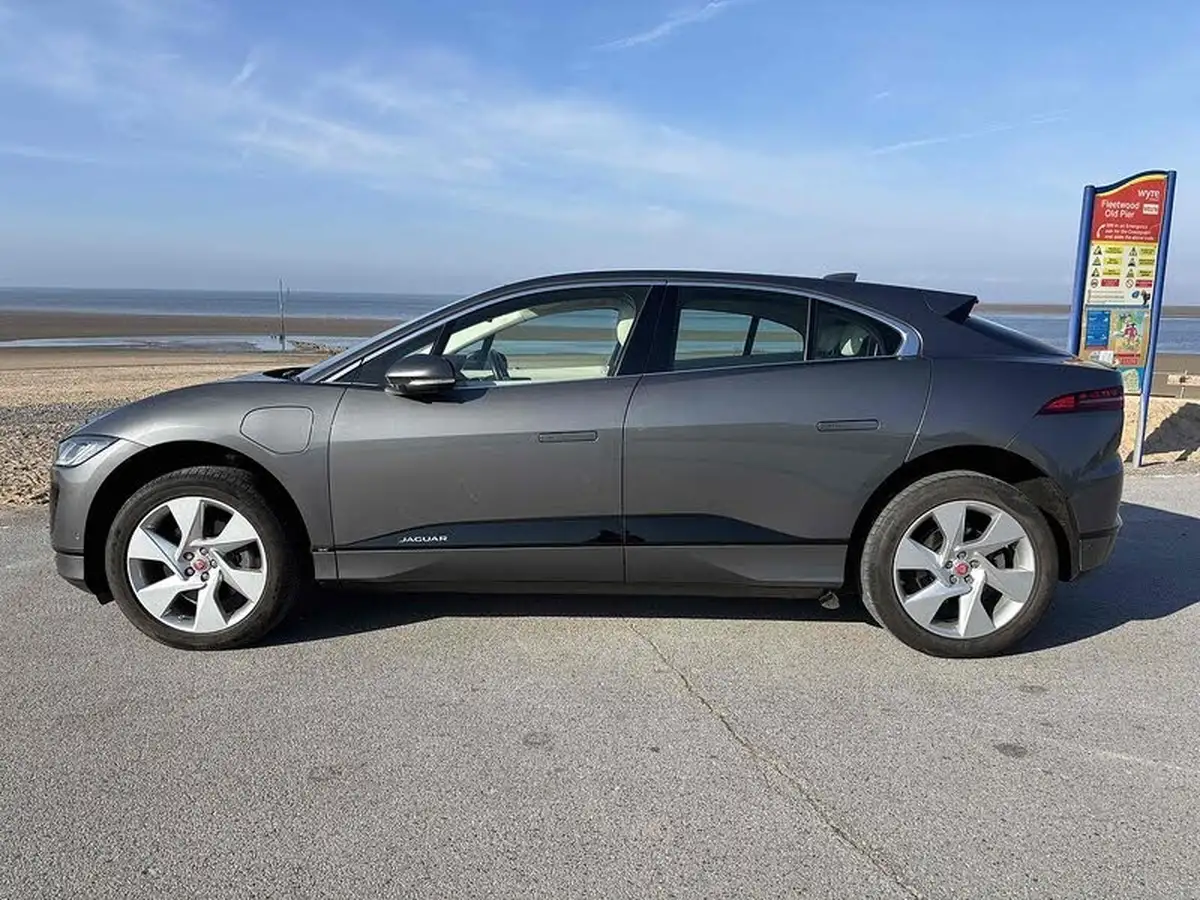 2018-jaguar-i-pace-ev400-se-big-11