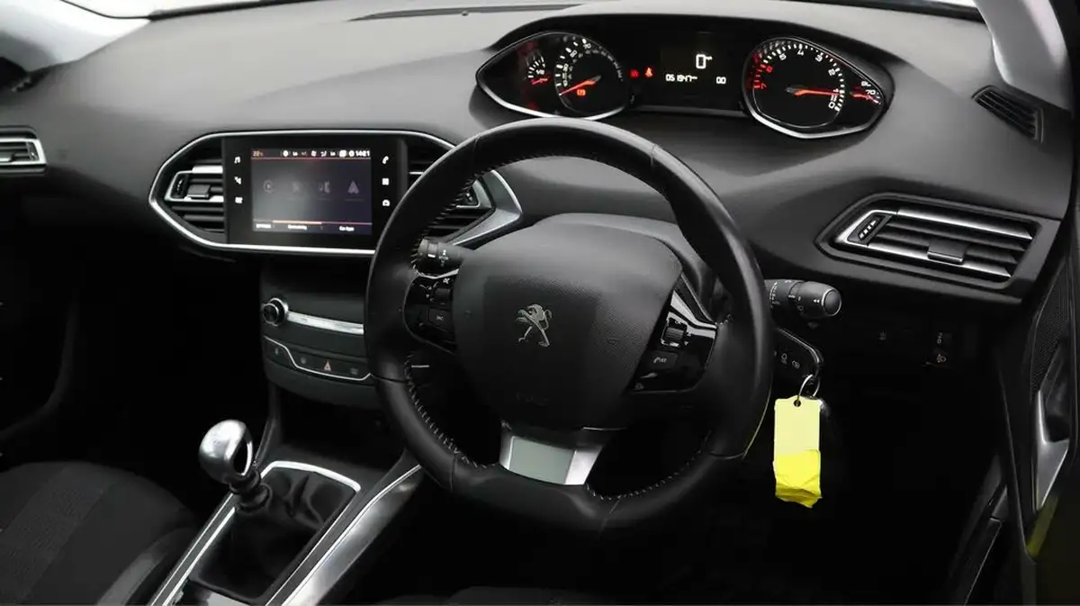 2019-peugeot-308-12-puretech-allure-130bhp-big-8