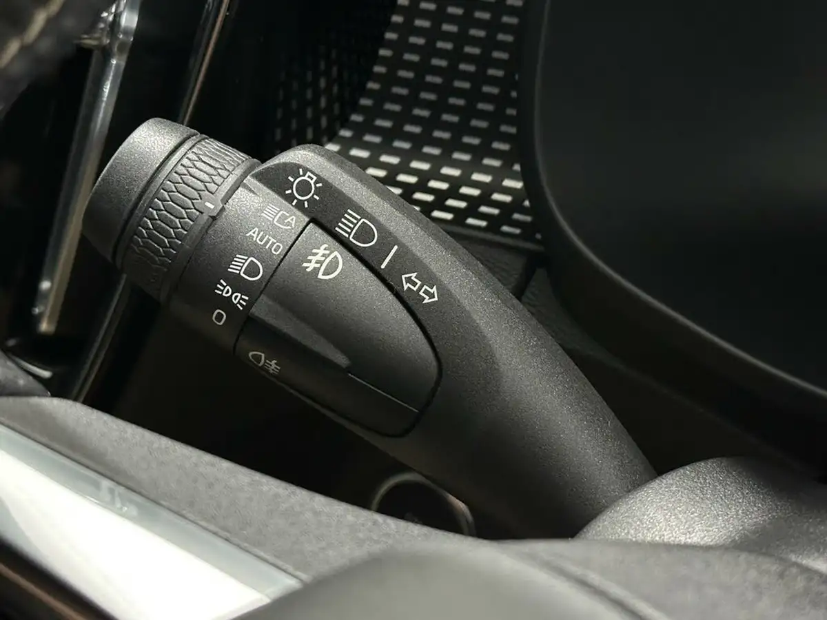 2021-volvo-xc40-15-t4-r-design-211bhp-big-12