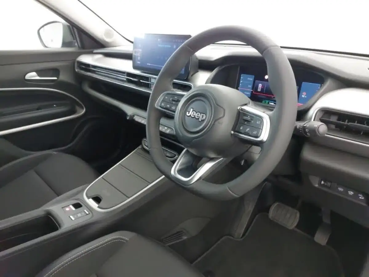 2024-jeep-avenger-e-summit-big-10