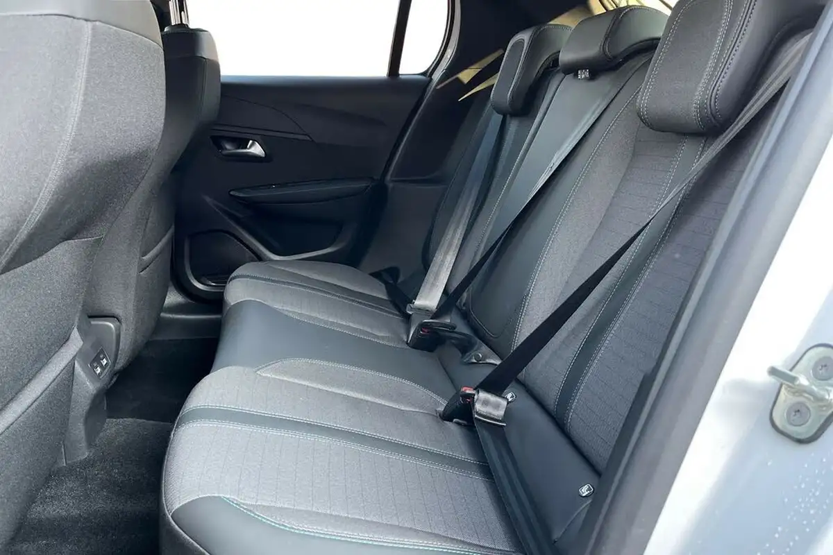 2023-peugeot-208-12-puretech-allure-premium-100ps-big-16