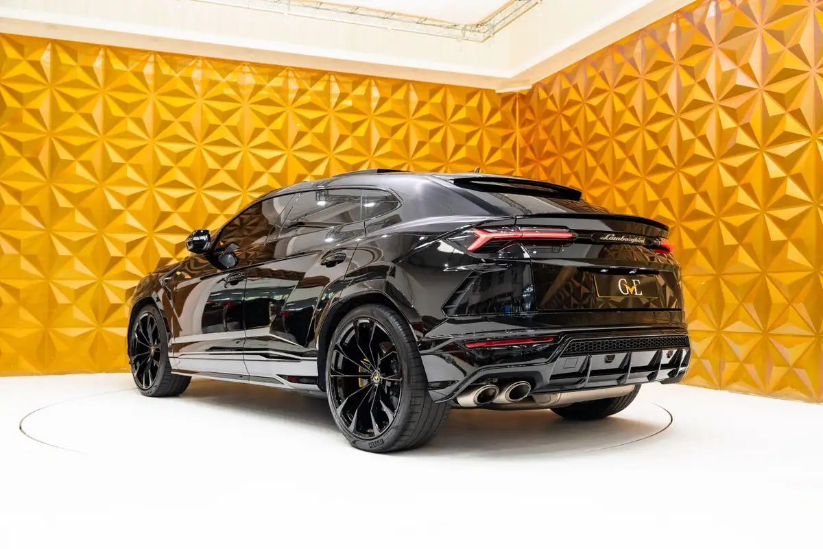 2022-lamborghini-urus-40-no-trim-big-31