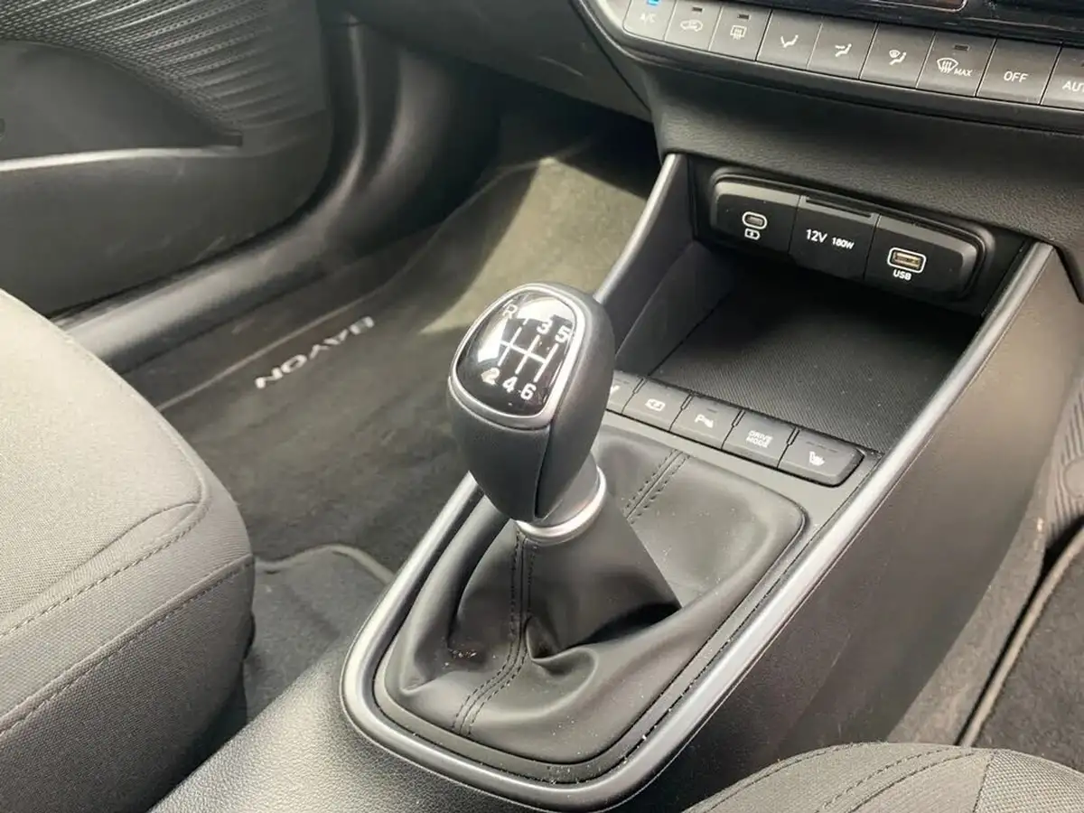 2024-hyundai-bayon-10-t-gdi-premium-100ps-two-tone-roof-big-11