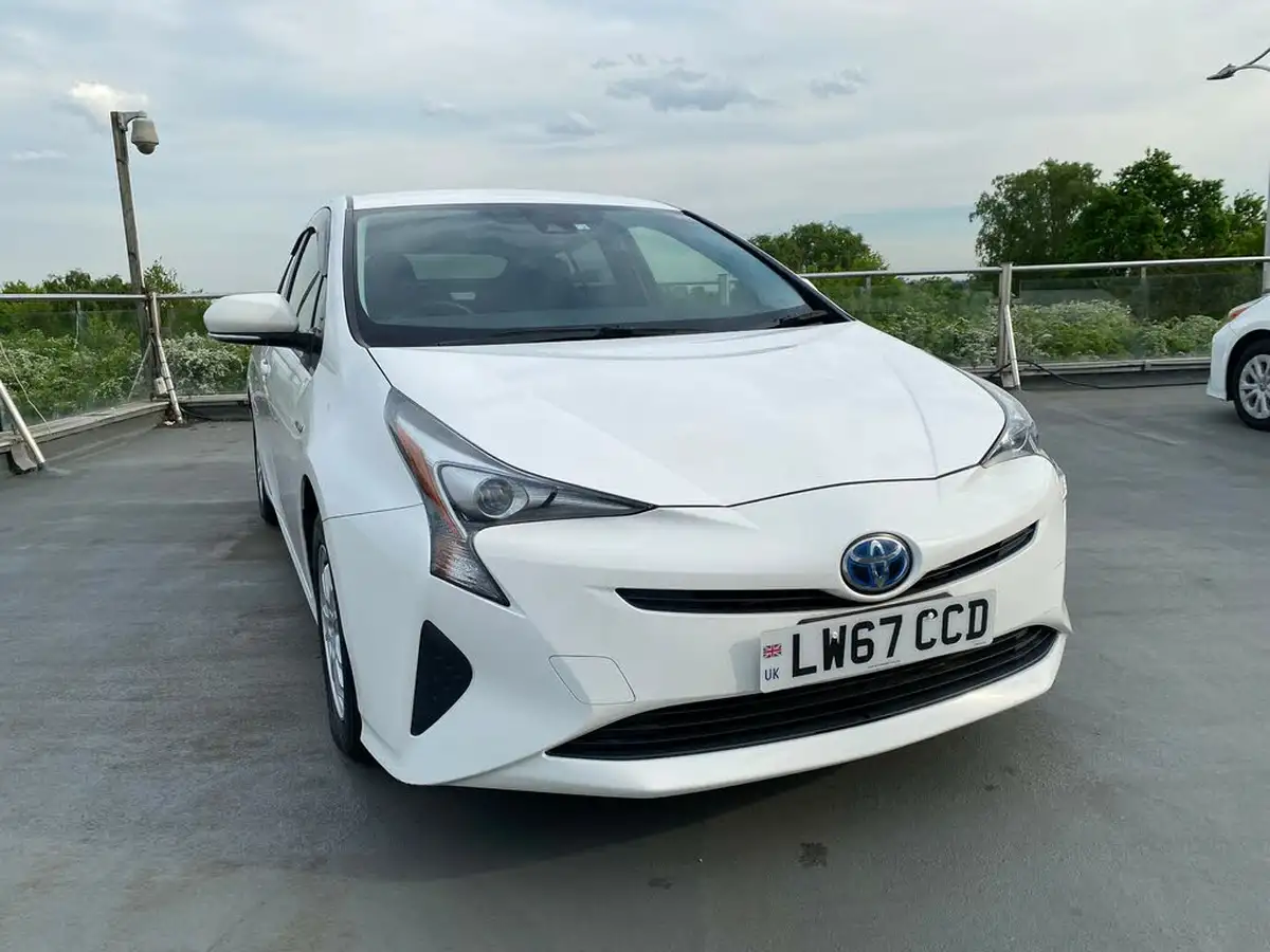 2018-toyota-prius-hybrid-big-0