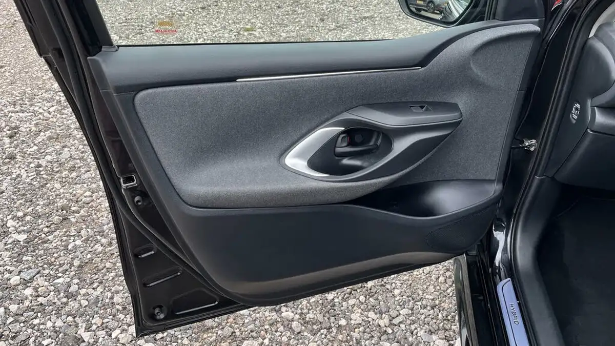 2021-toyota-yaris-15-vvt-i-design-big-34