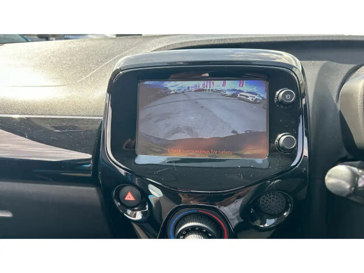2016-toyota-aygo-10-vvt-i-x-cite-2-cyan-5d-big-22