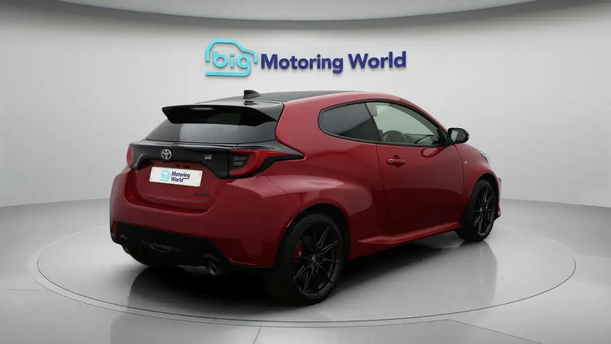 2022-toyota-yaris-16-gr-circuit-pack-big-7