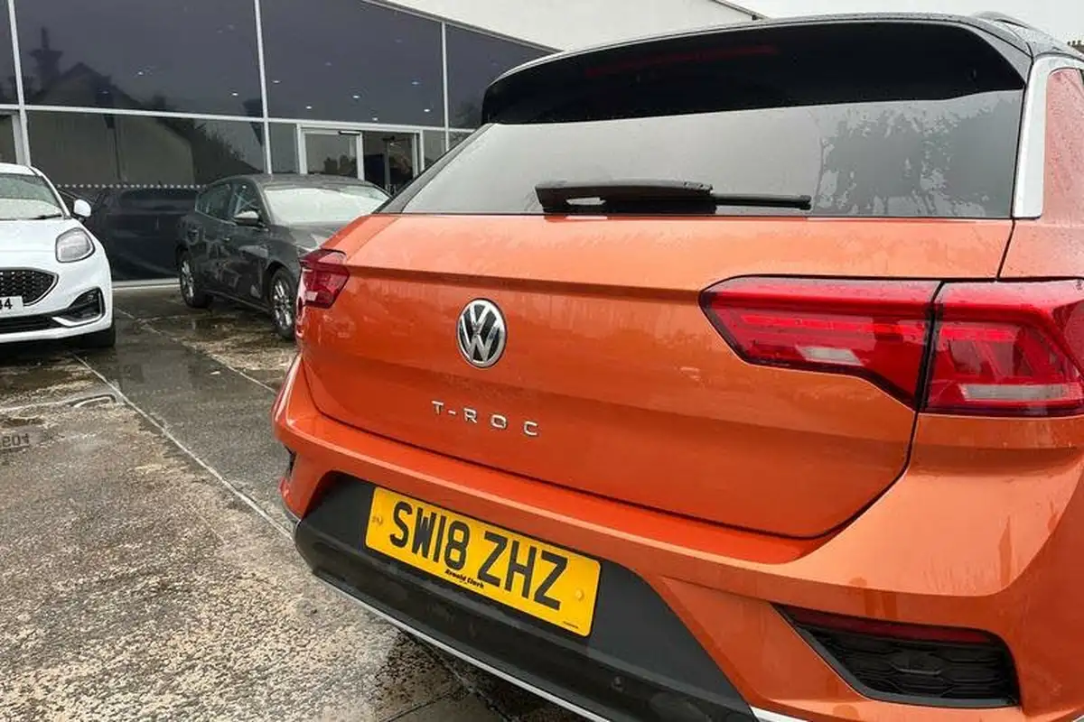 2018-volkswagen-t-roc-10-tsi-design-ss-big-39