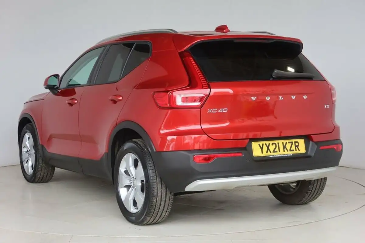 2021-volvo-xc40-15-t3-momentum-161bhp-big-2