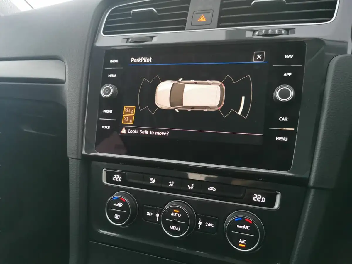 2020-volkswagen-golf-e-e-golf-big-16