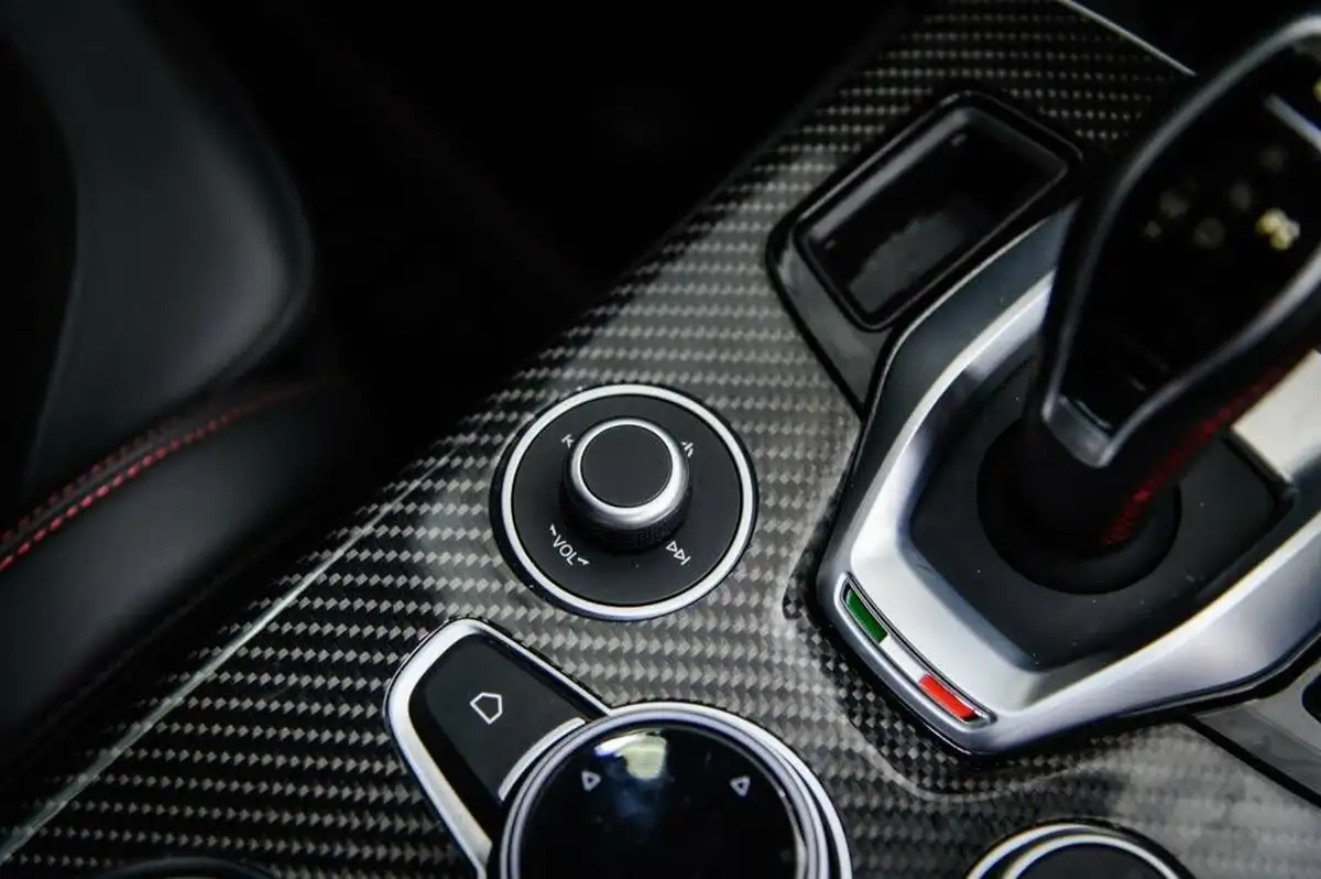 2021-alfa-romeo-stelvio-29-biturbo-quadrifoglio-big-19