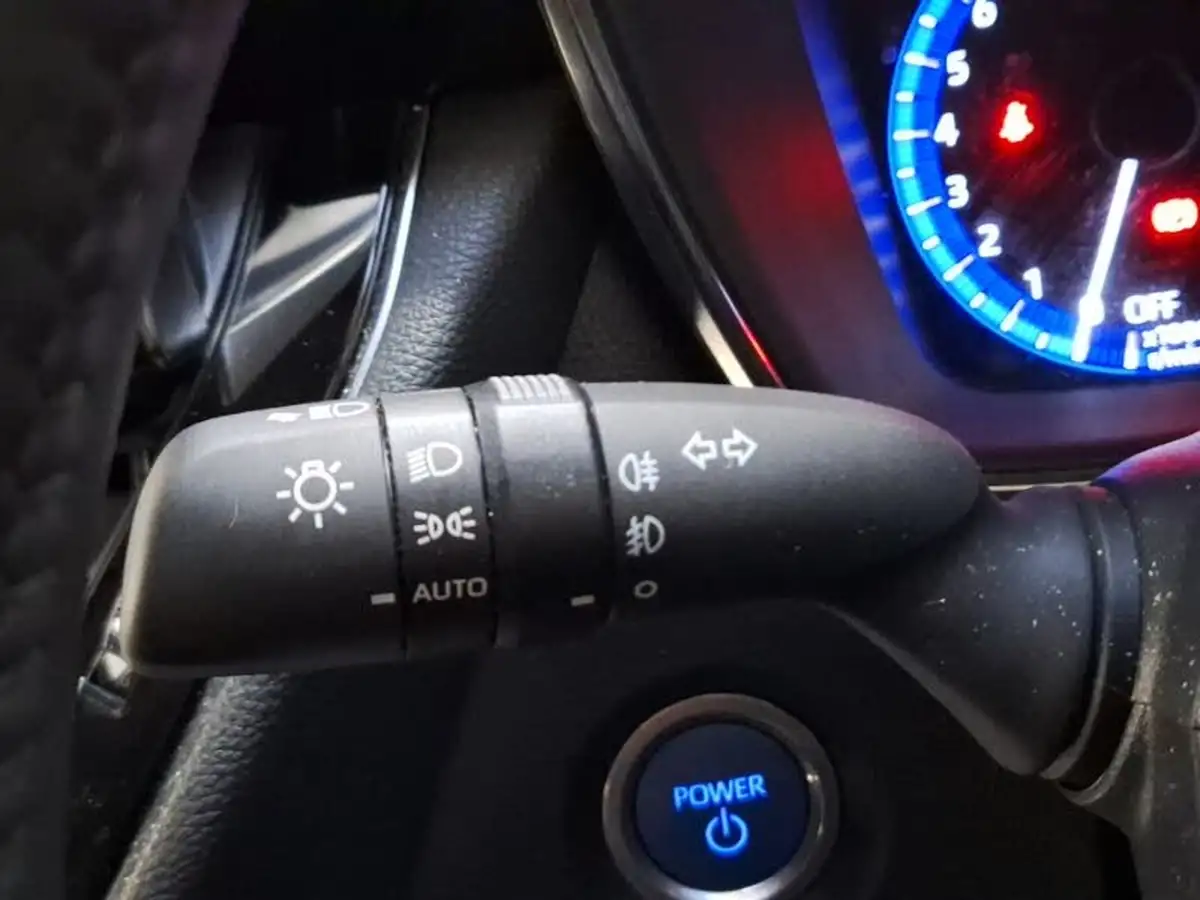 2021-toyota-corolla-20-vvt-i-design-spare-wheel-hatchback-big-16
