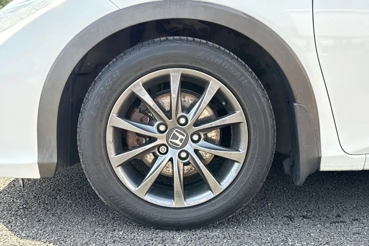 2013-honda-civic-18-se-big-14