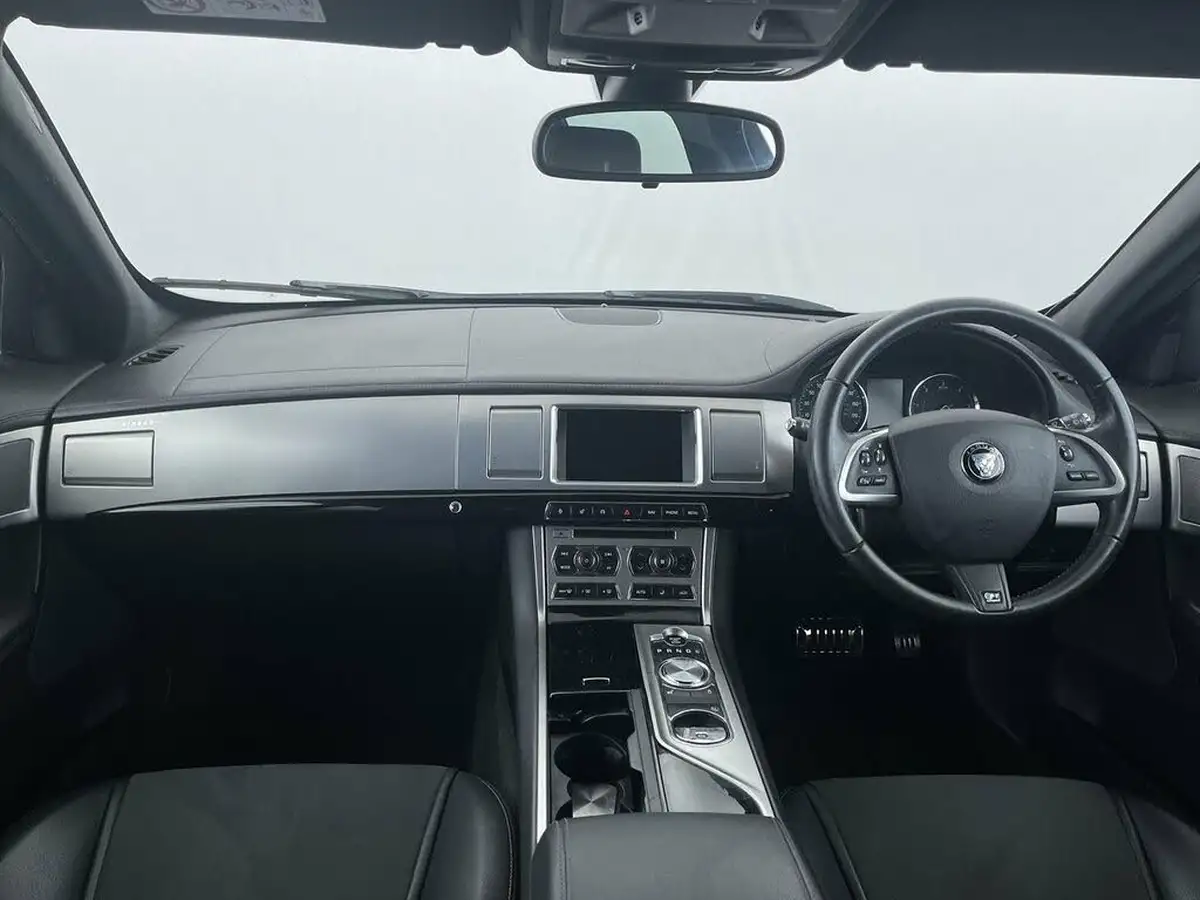 2014-jaguar-xf-22td-r-sport-200ps-sportbrake-5d-big-7