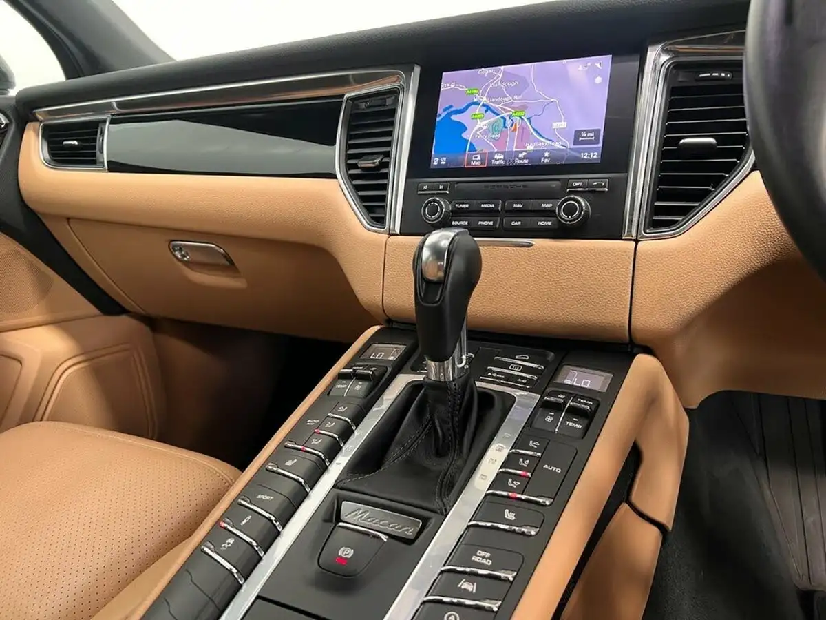 2018-porsche-macan-30-s-big-31