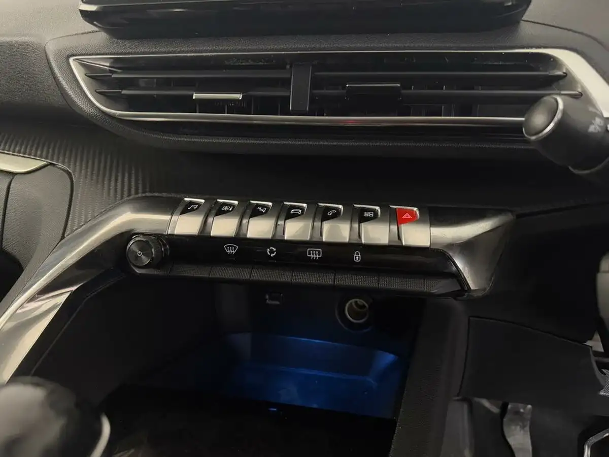 2021-peugeot-5008-suv-12-puretech-allure-big-25