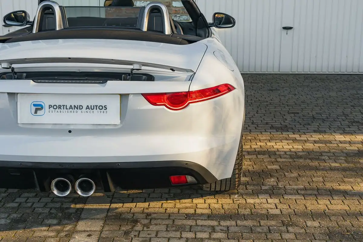 2015-jaguar-f-type-30-convertible-quickshift-big-18