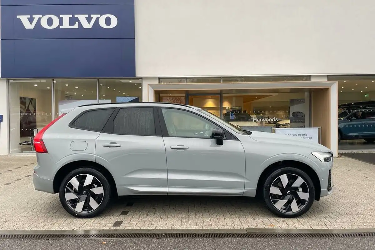 2024-volvo-xc60-20-t8-ultra-dark-big-1