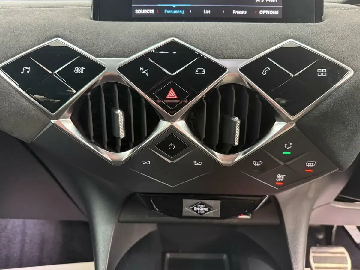 2021-ds-ds-3-crossback-e-tense-performance-line-big-25