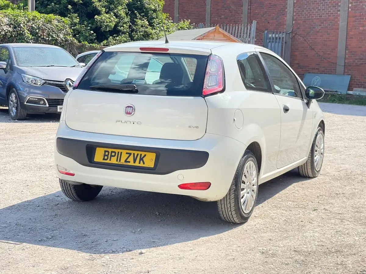 2011-fiat-punto-evo-12-active-3d-big-7