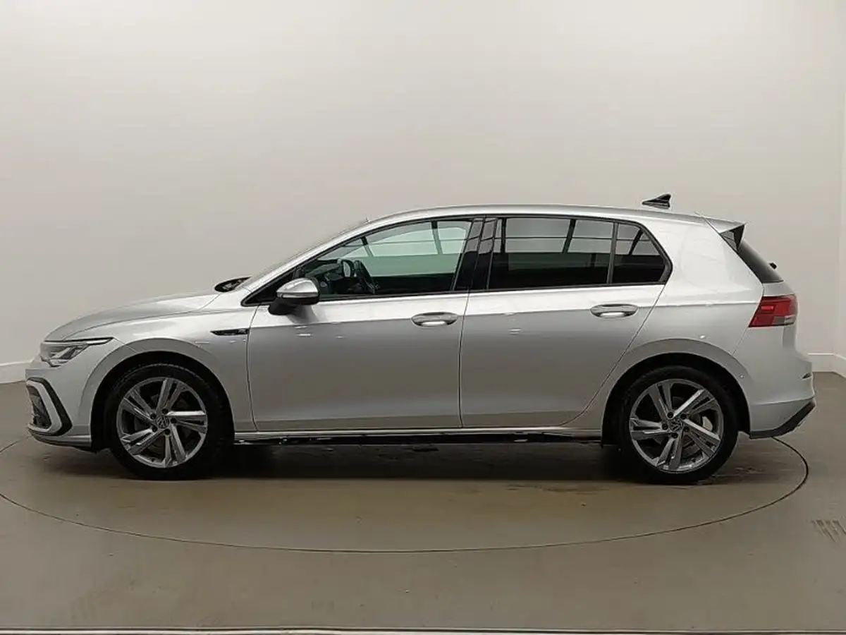 2022-volkswagen-golf-15-tsi-r-line-130ps-hatchback-big-3
