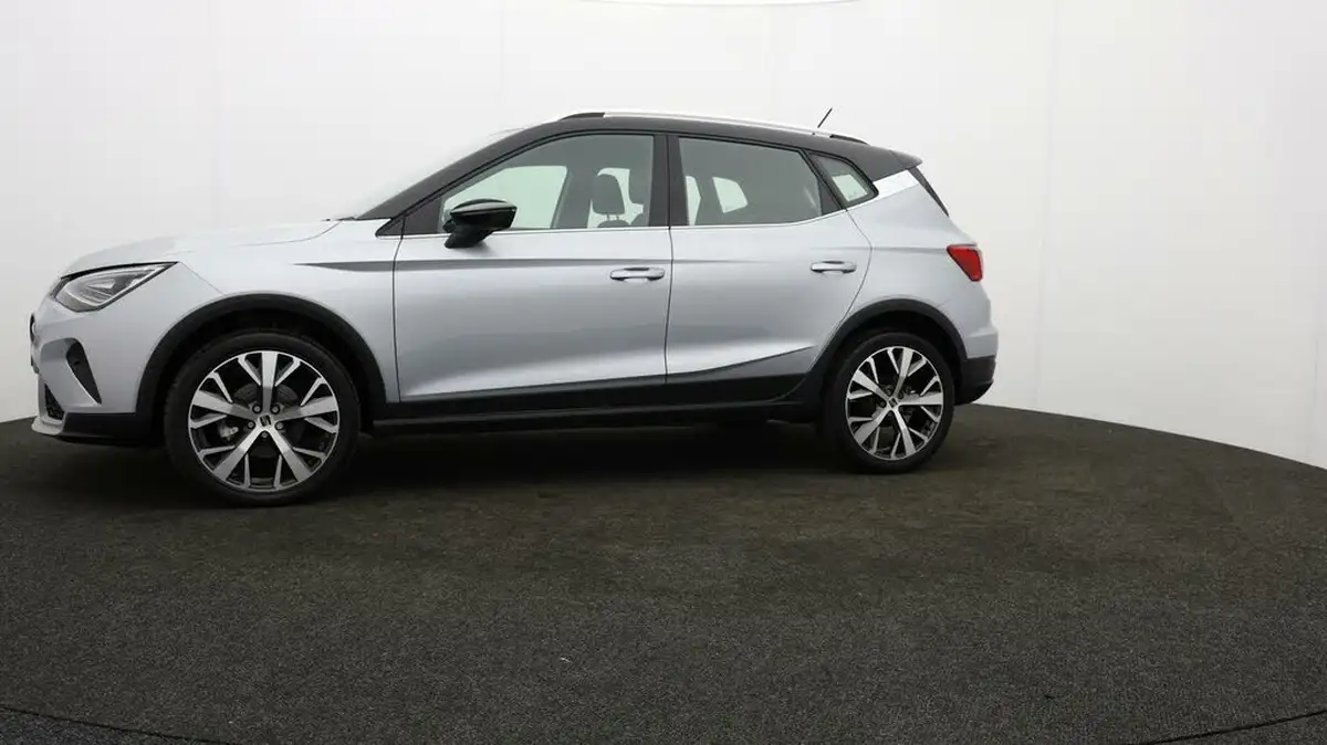 2023-seat-arona-10-tsi-xperience-lux-110ps-big-33