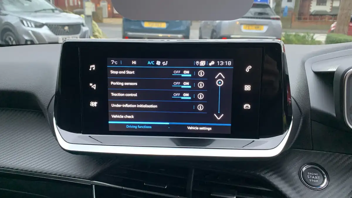 2023-peugeot-208-12-puretech-allure-premium-130ps-eat8-big-29