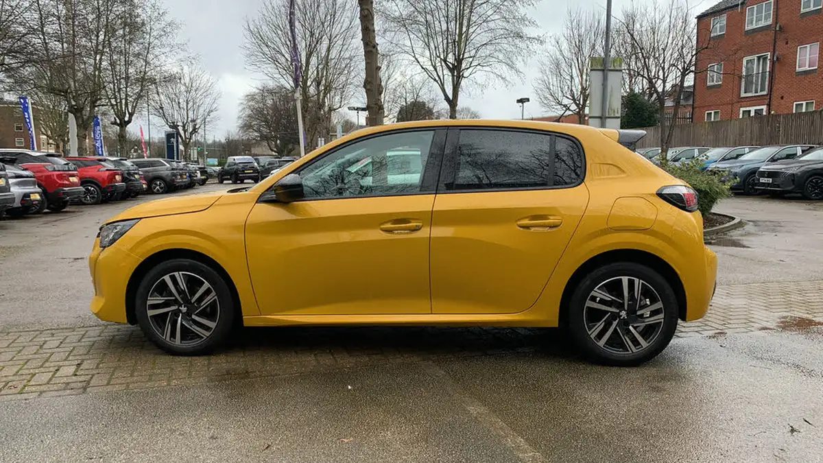 2023-peugeot-208-12-puretech-allure-premium-130ps-eat8-big-5