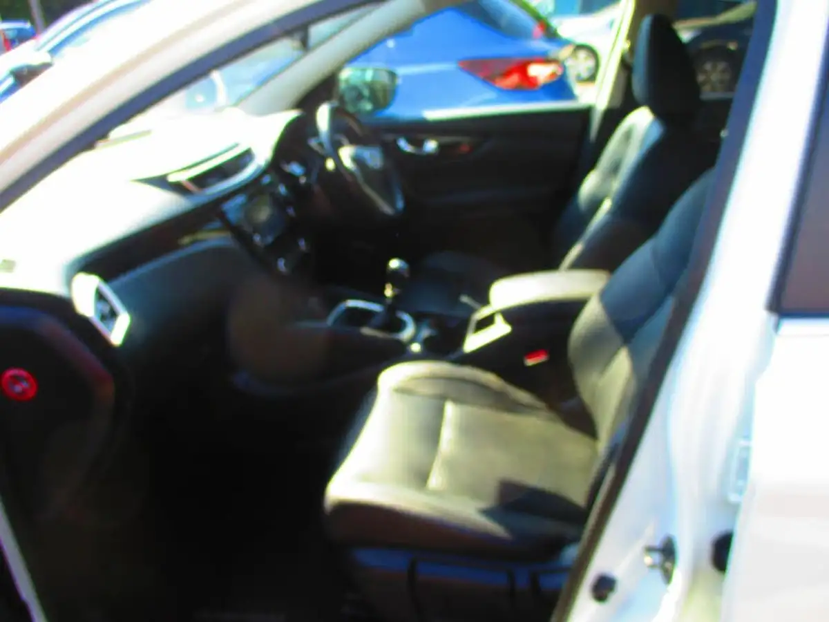 2015-nissan-qashqai-12-tekna-big-5