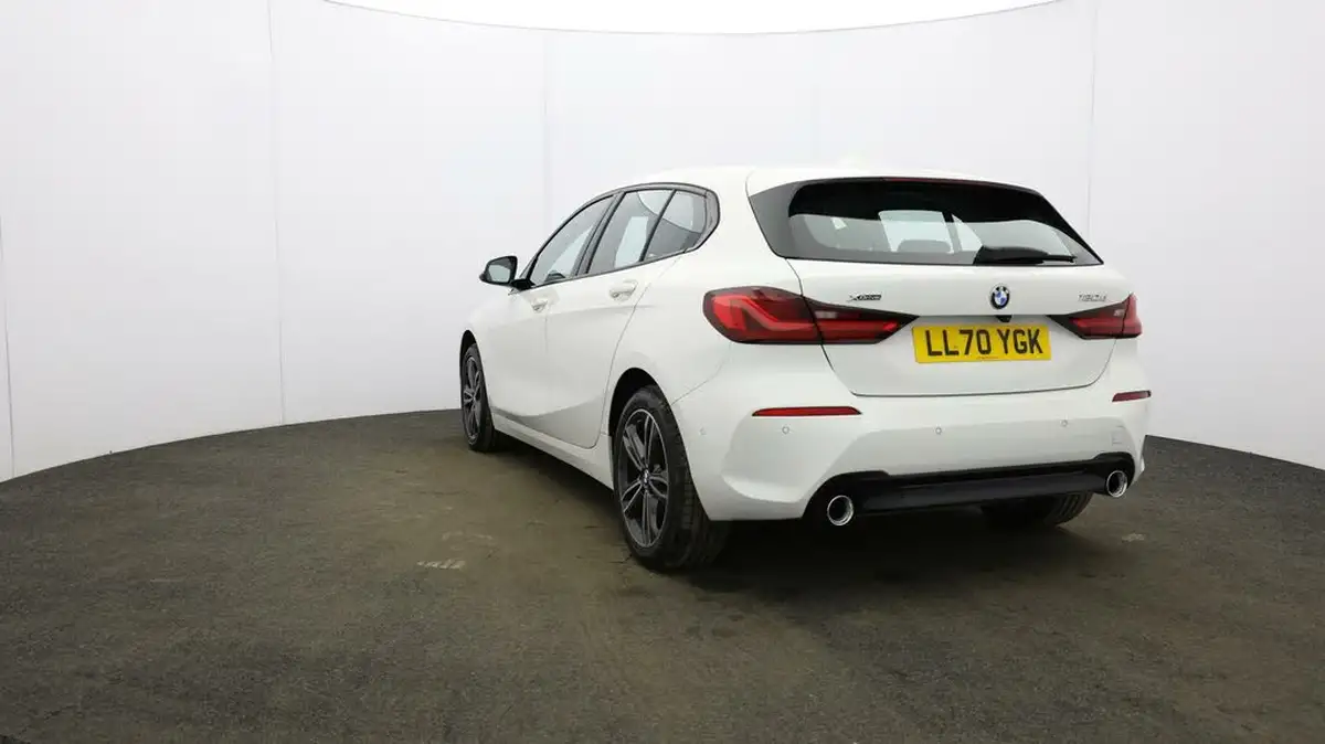 2021-bmw-1-series-20td-120d-xdrive-sport-lcp-big-31