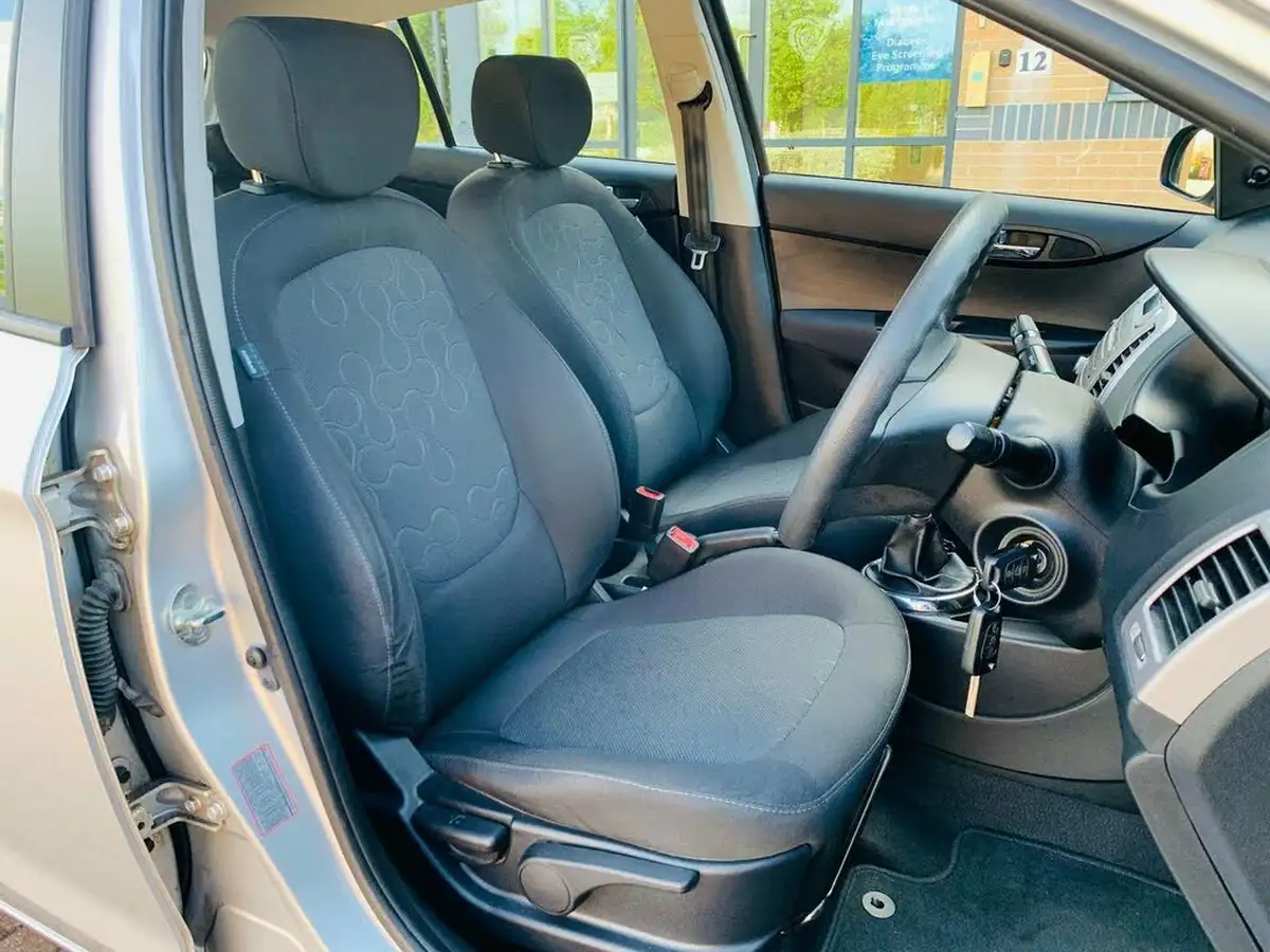 2012-hyundai-i20-12-classic-5d-big-10