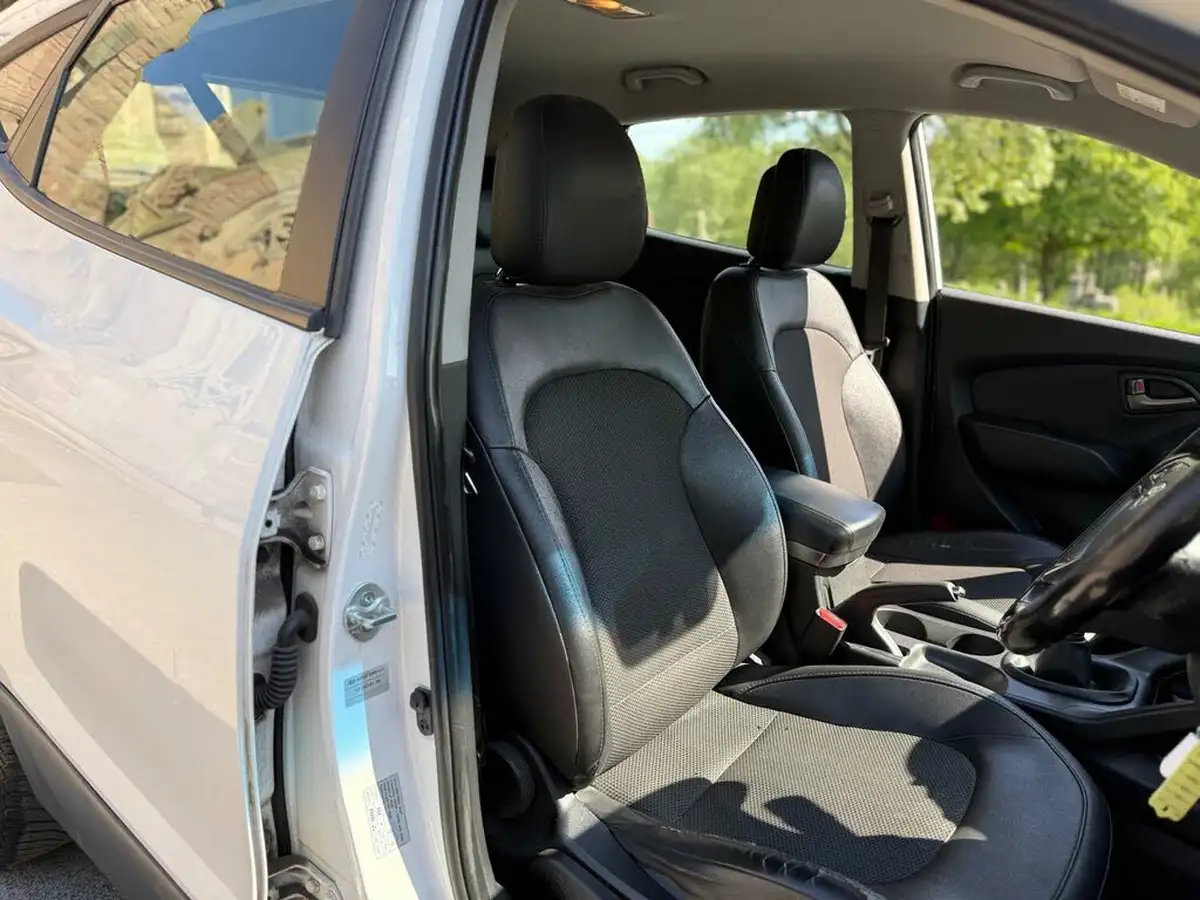2014-hyundai-ix35-17td-se-nav-big-17