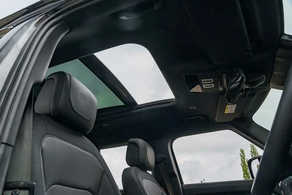 2023-land-rover-110-defender-30-d300-x-dynamic-hse-big-3