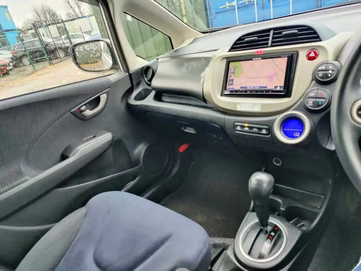 2013-honda-jazz-big-46