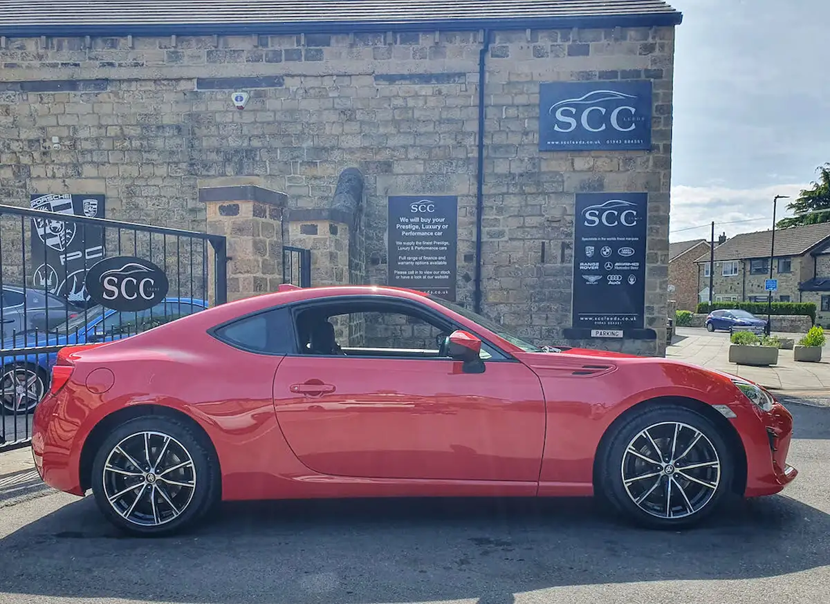 2016-toyota-gt86-20-gt86-2d-big-8