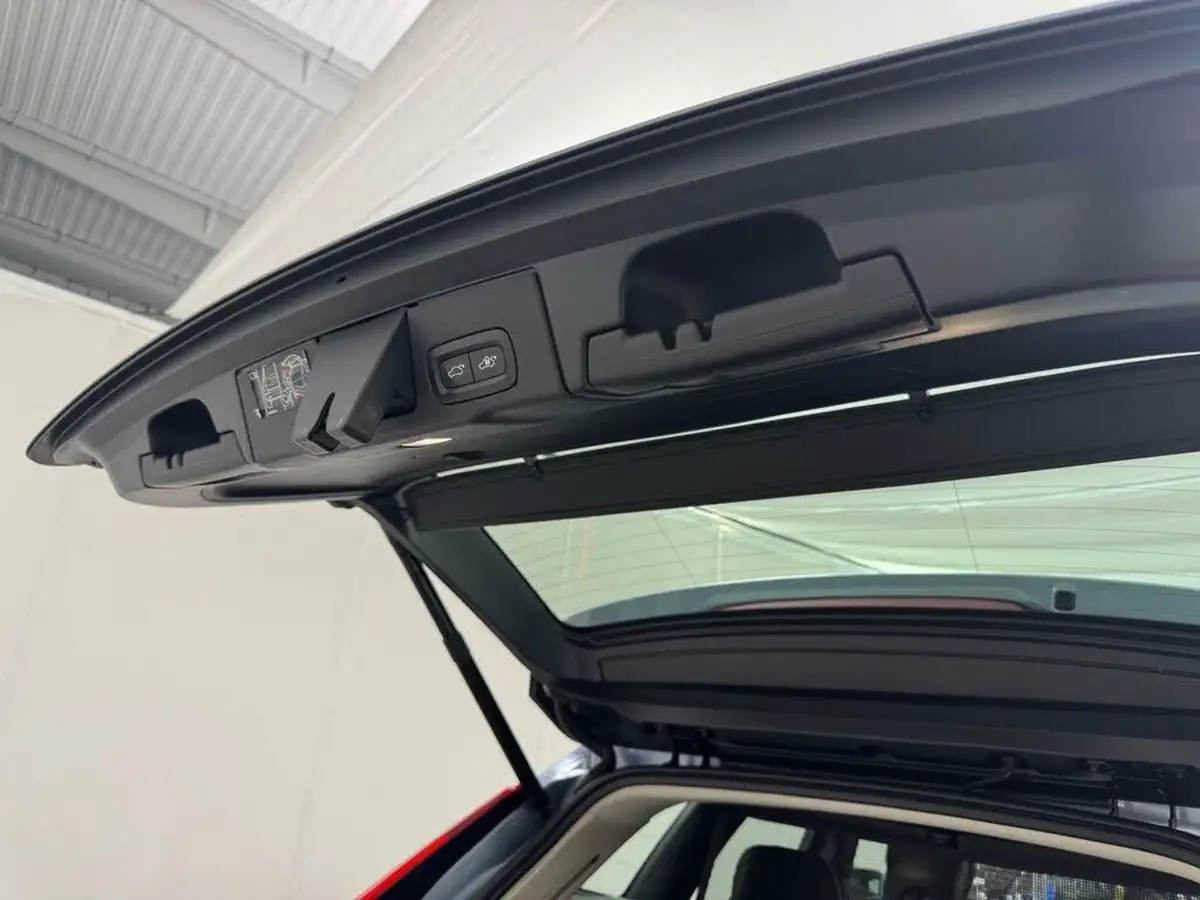 2018-volvo-xc60-20-t8-inscription-pro-390bhp-twin-engine-big-75