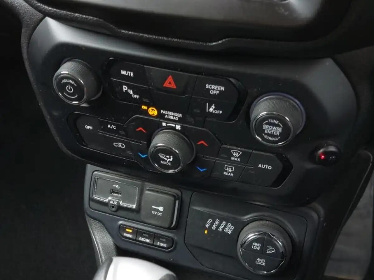 2021-jeep-renegade-13-gse-longitude-phev-big-10