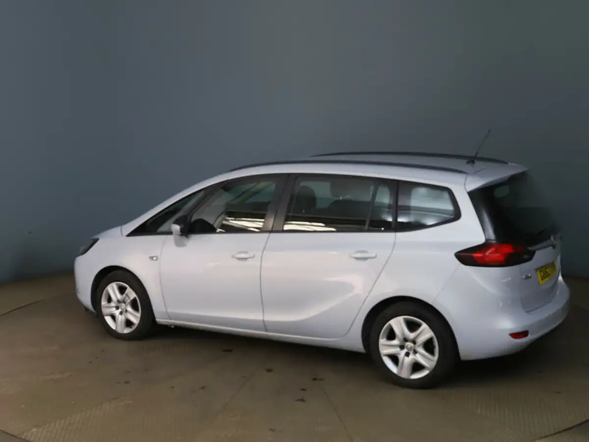 2013-vauxhall-zafira-tourer-20td-exclusiv-130ps-ecoflex-ss-big-3