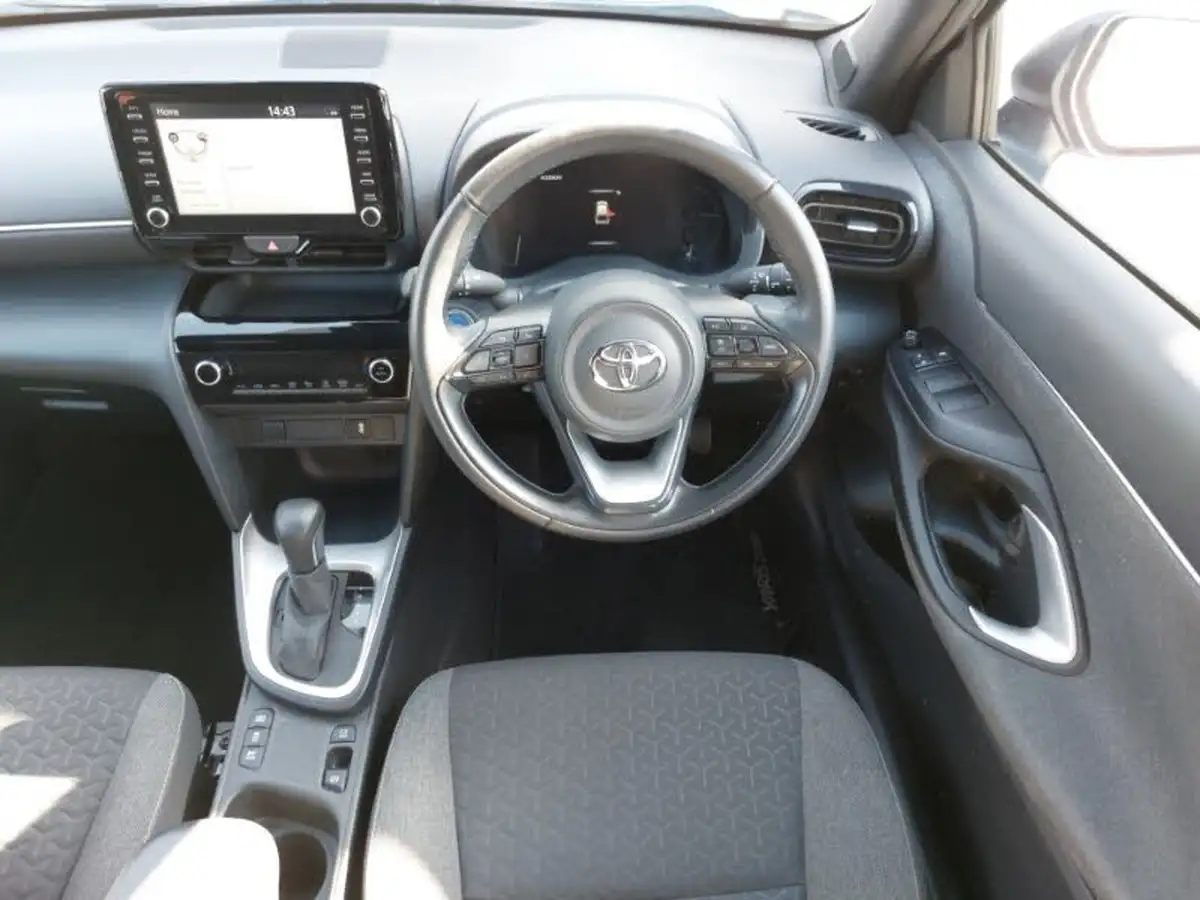 2022-toyota-yaris-15-vvt-i-design-panoramic-roof-big-10