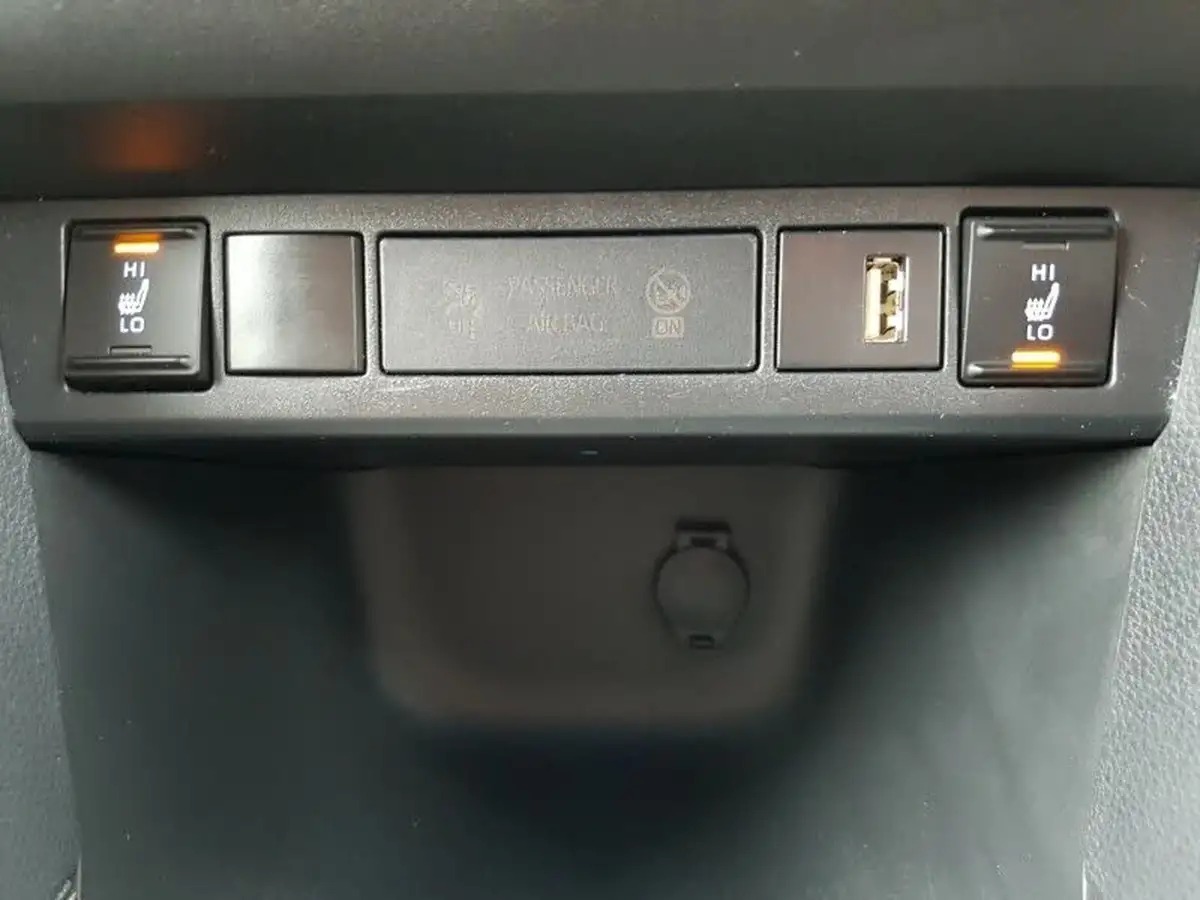 2022-toyota-yaris-cross-15-vvt-i-excel-big-17