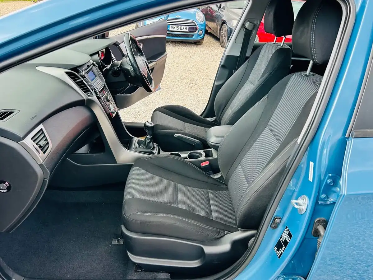 2012-hyundai-i30-14-active-5d-big-11