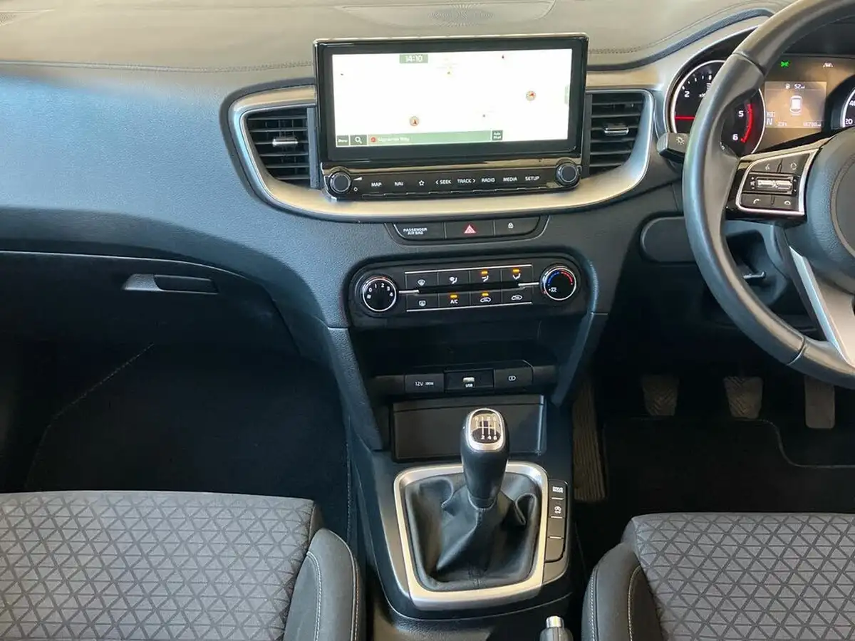 2021-kia-ceed-16crdi-2-nav-134bhp-48v-mhev-hatchback-big-39