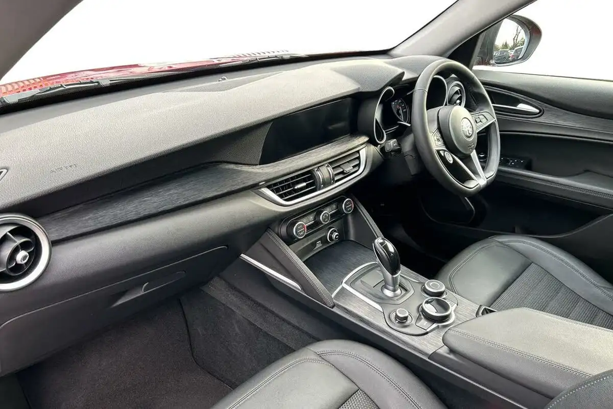 2020-alfa-romeo-stelvio-20-nero-edizione-big-5
