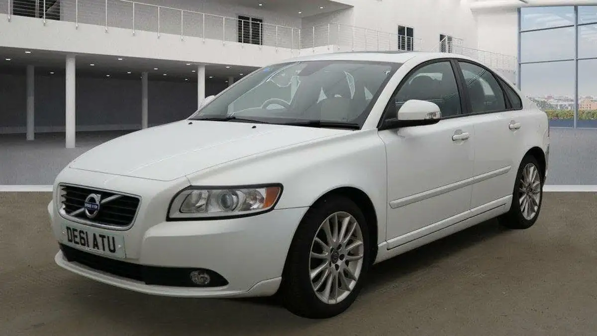 2011-volvo-s40-16td-drive-se-lux-115bhp-big-1